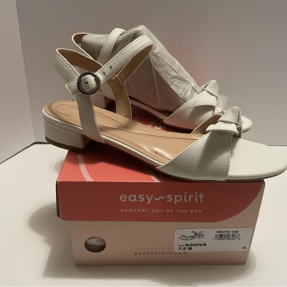 Easy Spirit Women's Cream Sandals
